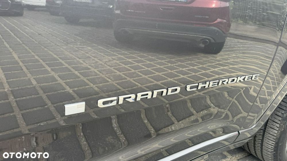 Jeep Grand Cherokee - 23