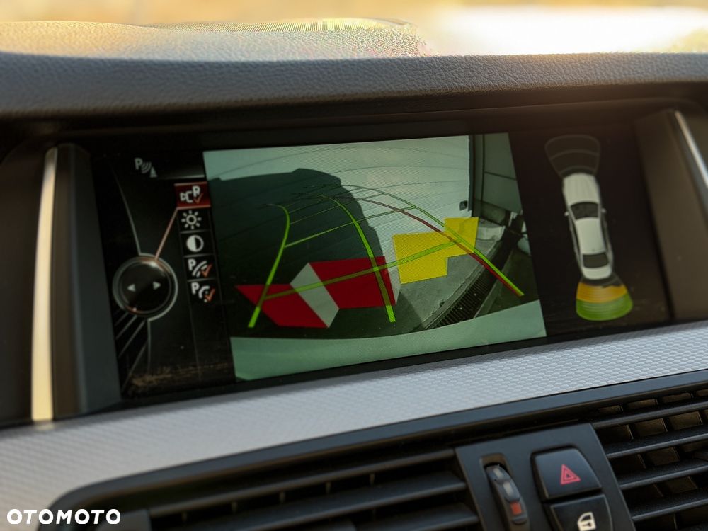 BMW Seria 5 520d xDrive - 29