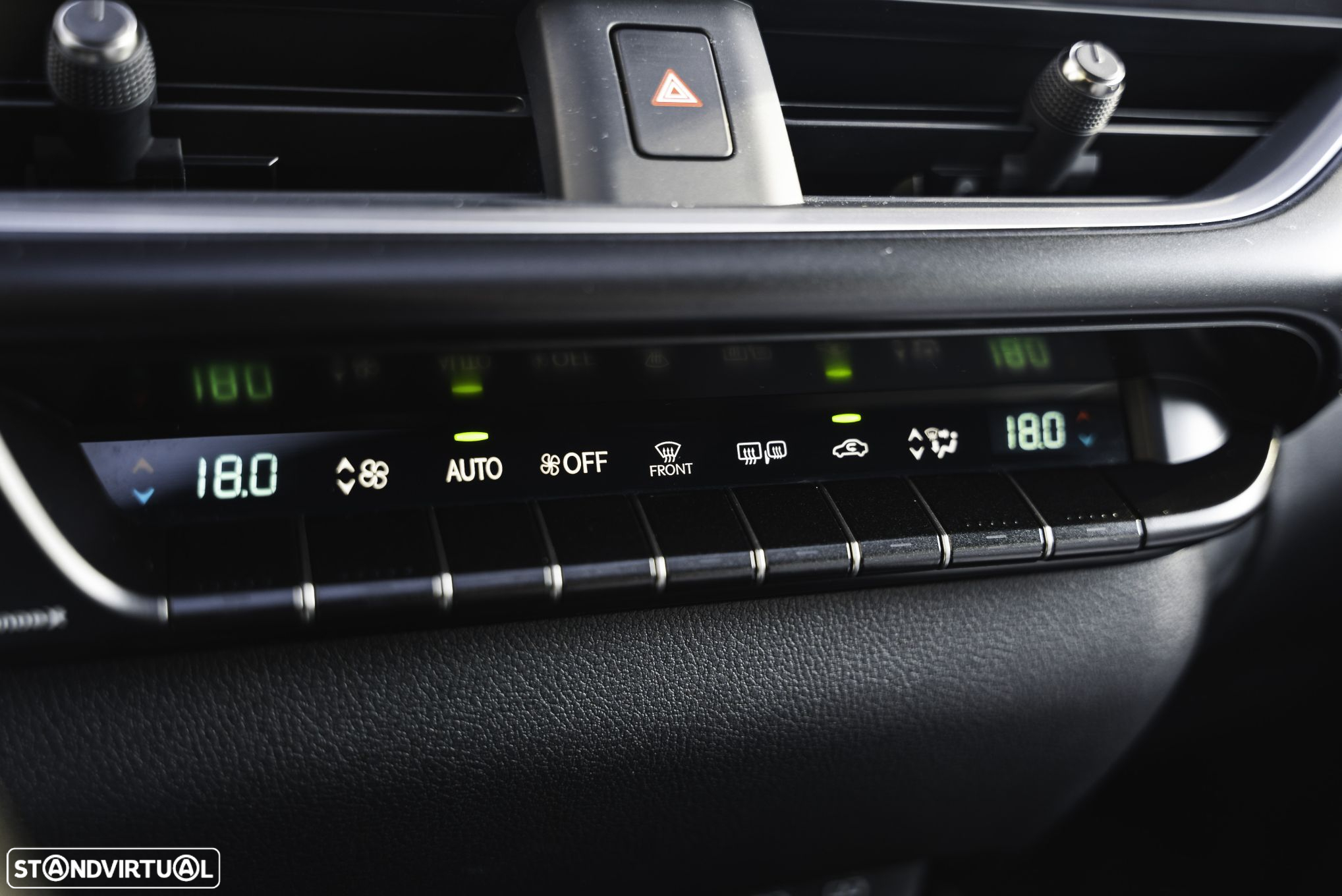 Lexus UX 250h Sport (Ecrã 12.3) - 30