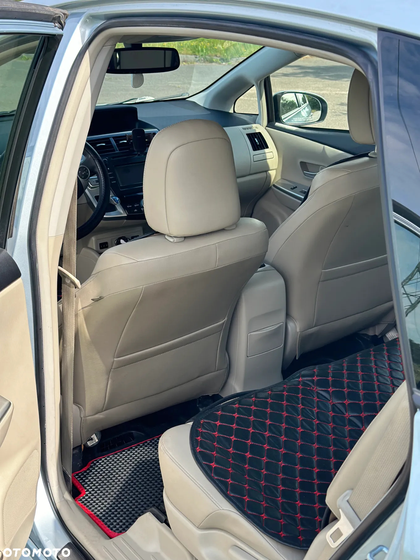 Toyota Prius+ (Hybrid) - 7