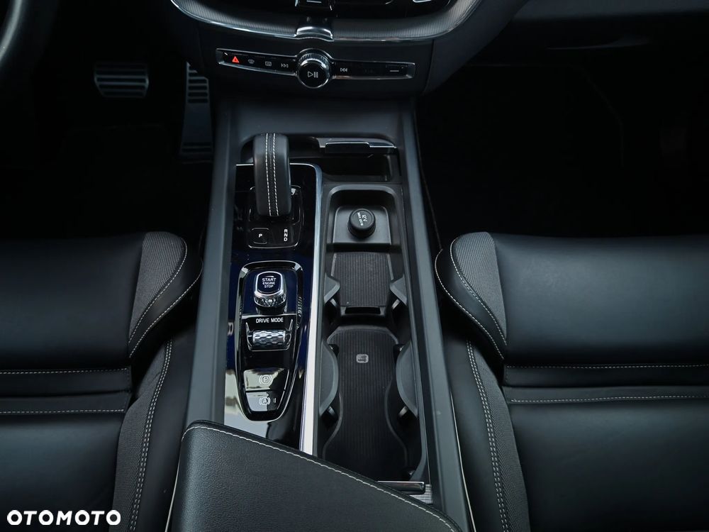 Volvo XC 60 B4 B R-Design - 19