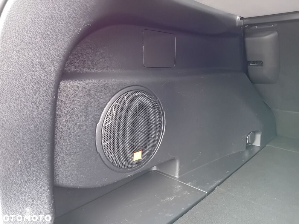 Toyota RAV4 2.5 Hybrid Black Edition by JBL 4x4 - 35
