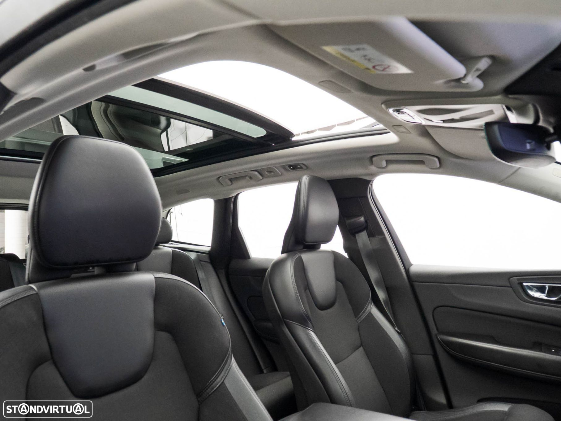 Volvo XC 60 2.0 T8 PHEV Momentum Plus AWD - 41