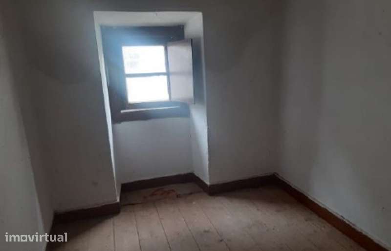 Moradia T4 para Renovar c/ Pátio e Churrasqueira | Centro do Cadaval - Grande imagem: 5/30