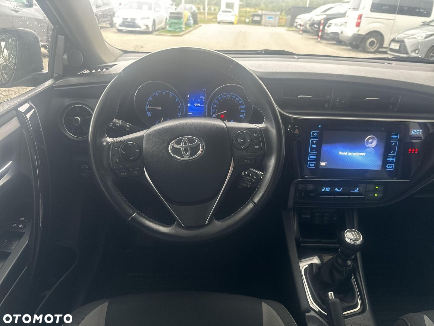 Toyota Auris - 18