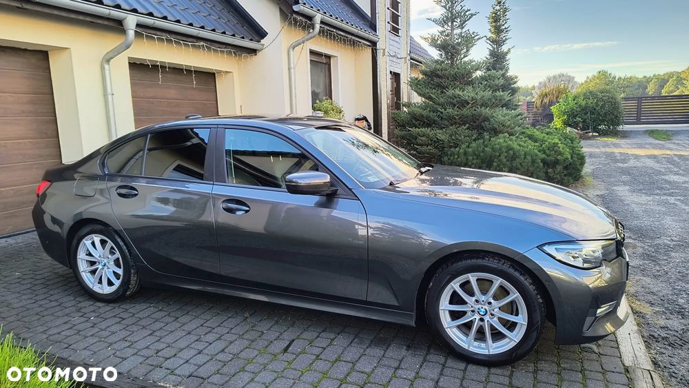 BMW 3 Series 2020 photo 3