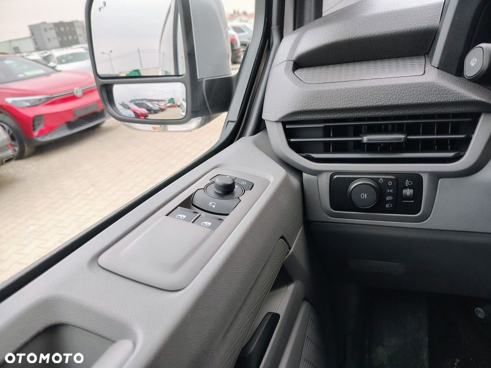 Volkswagen Transporter Transporter Furgon silnik: 2,0 l TDI 150 KM / skrzynia biegów: 8-biegowa automatyczna rozstaw osi: 3500 mm - 15
