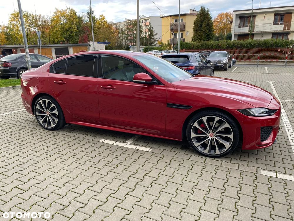 Jaguar XE 2.0 D180 R-Dynamic SE - 12