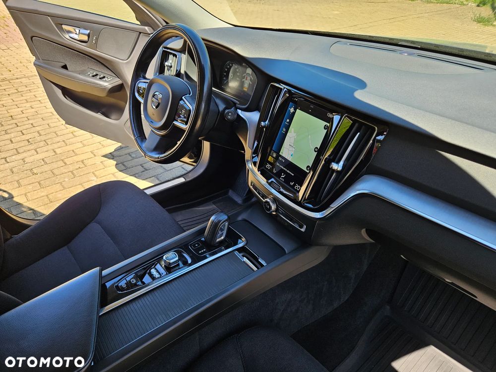 Volvo V60 D4 Momentum Pro - 33