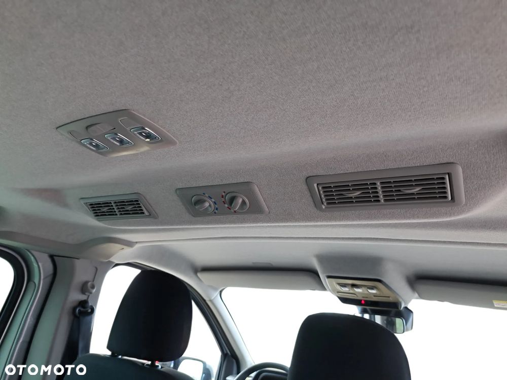 Renault Trafic 9 Miejsc - 23