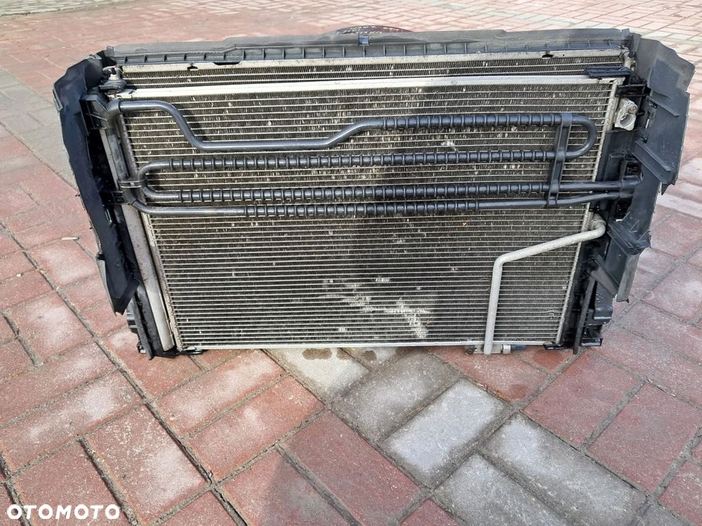 mercedes w207 2.2 cdi pas przedni chłodnice wentylator - 2