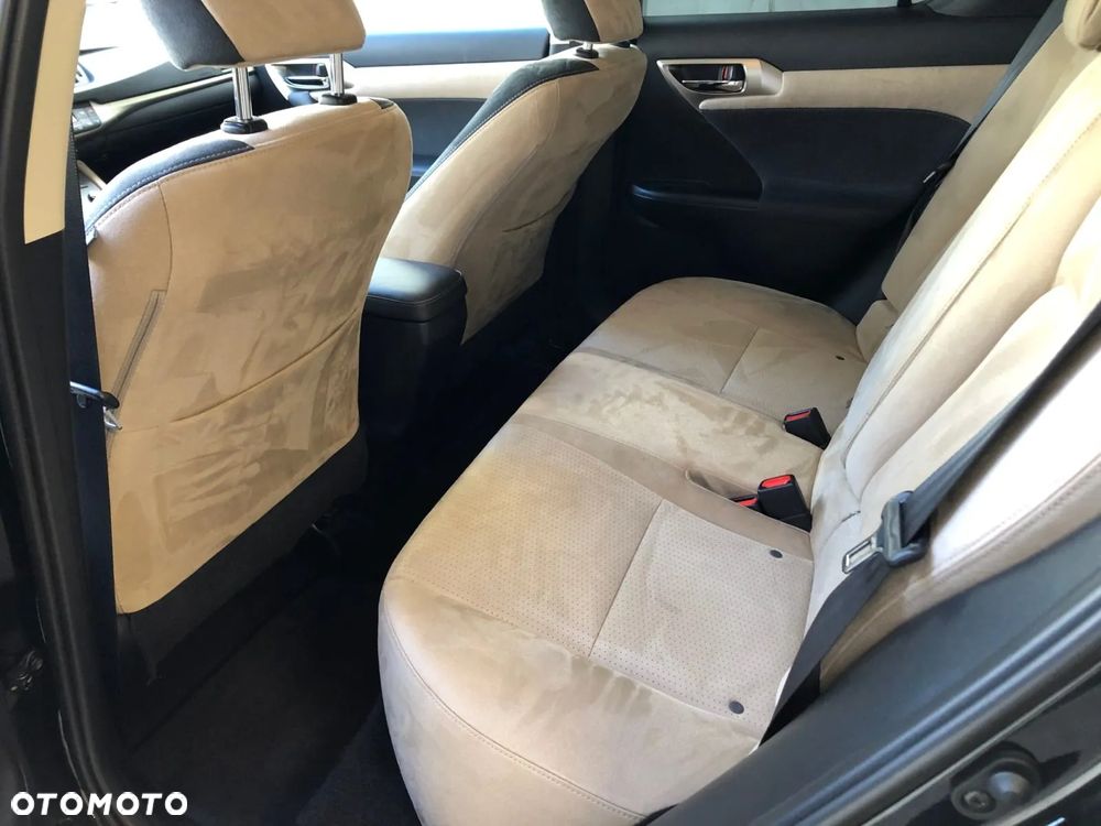 Lexus CT 200h Launch Edition - 10