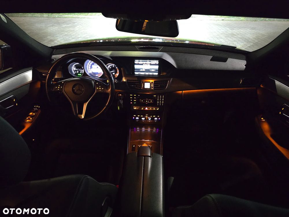 Mercedes-Benz Klasa E 350 BlueTEC 4Matic 7G-TRONIC Elegance - 23