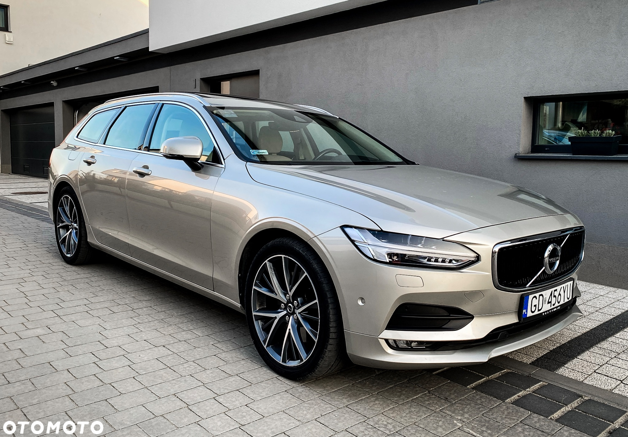 Volvo V90 D5 AWD Momentum - 5