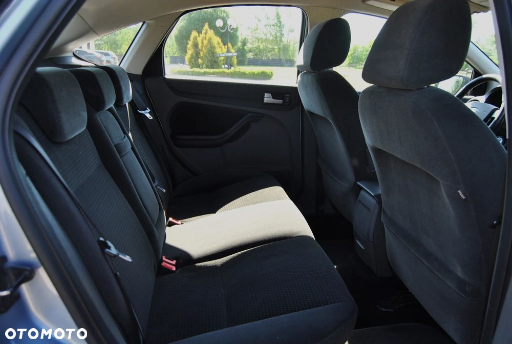 Ford Focus 1.6 Ghia - 8