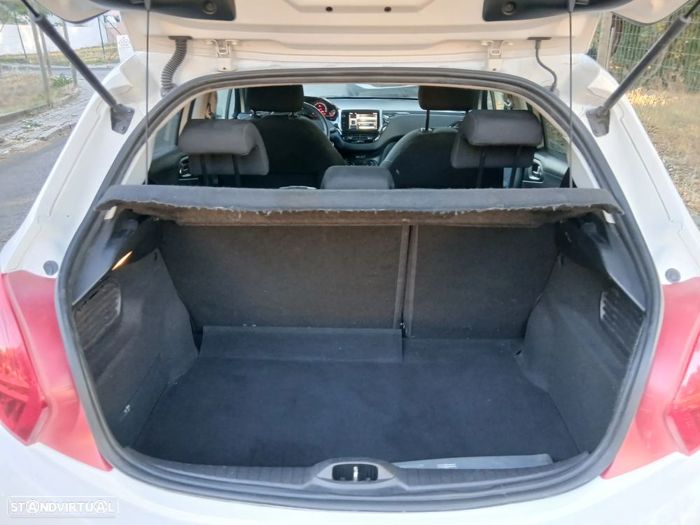 Peugeot 208 - 18