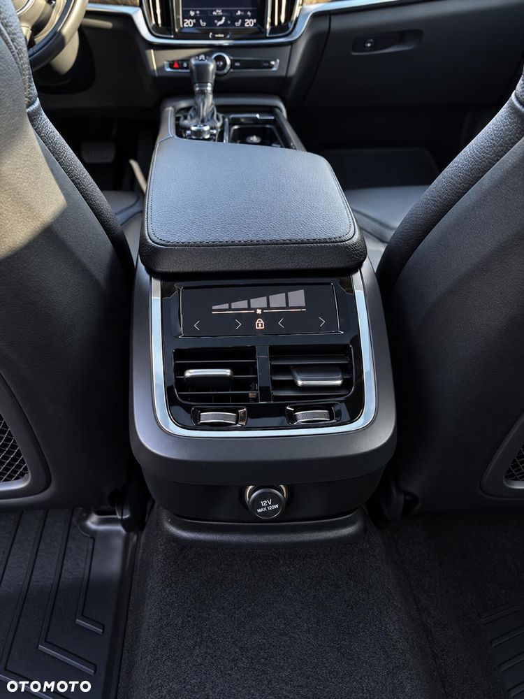 Volvo V90 Cross Country - 9