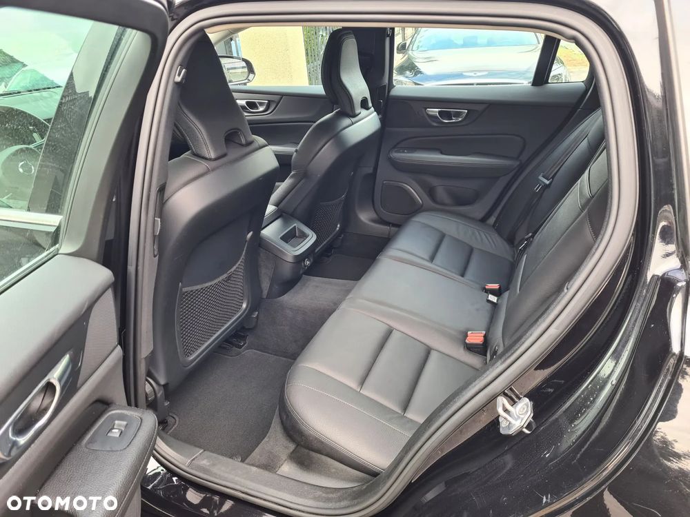 Volvo V60 D4 Drive-E Momentum - 31