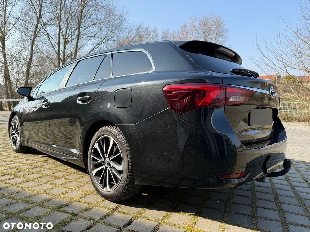 Toyota Avensis 2.0 D-4D Prestige - 26