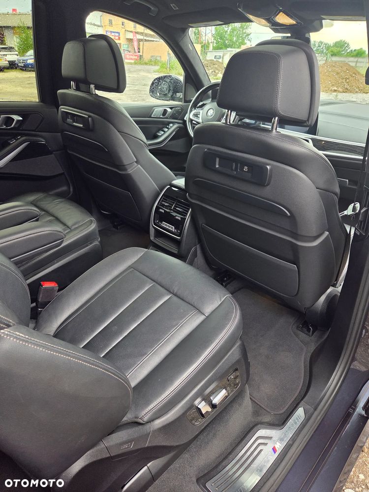 BMW X7 M50i - 11