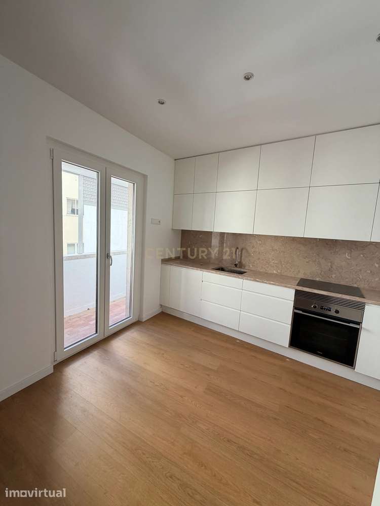 Apartamento  T2 renovado em Lisboa com varanda - Grande imagem: 2/16
