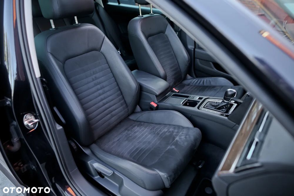 Volkswagen Passat Variant 2.0 TDI SCR 4Motion DSG Highline - 24