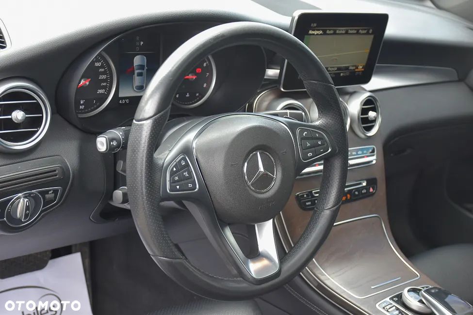 Mercedes-Benz GLC 300 4Matic 9G-TRONIC AMG Line - 25