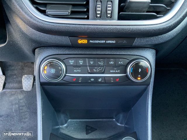 Ford Fiesta 1.0 EcoBoost Hybrid S&S TITANIUM - 22