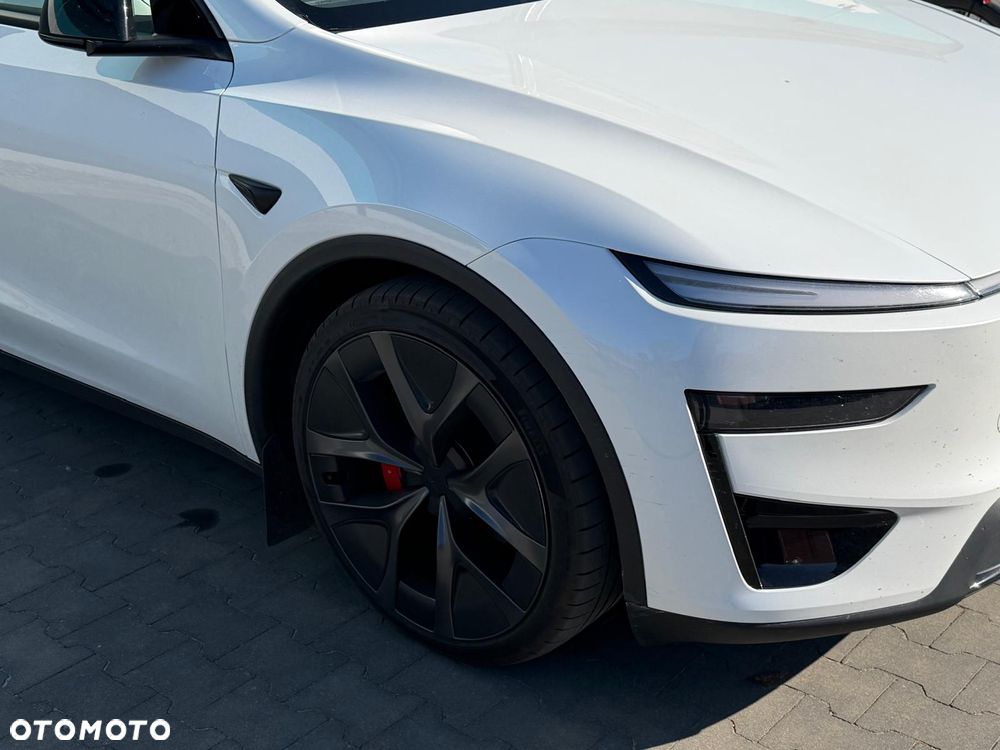 Tesla Model Y - 7