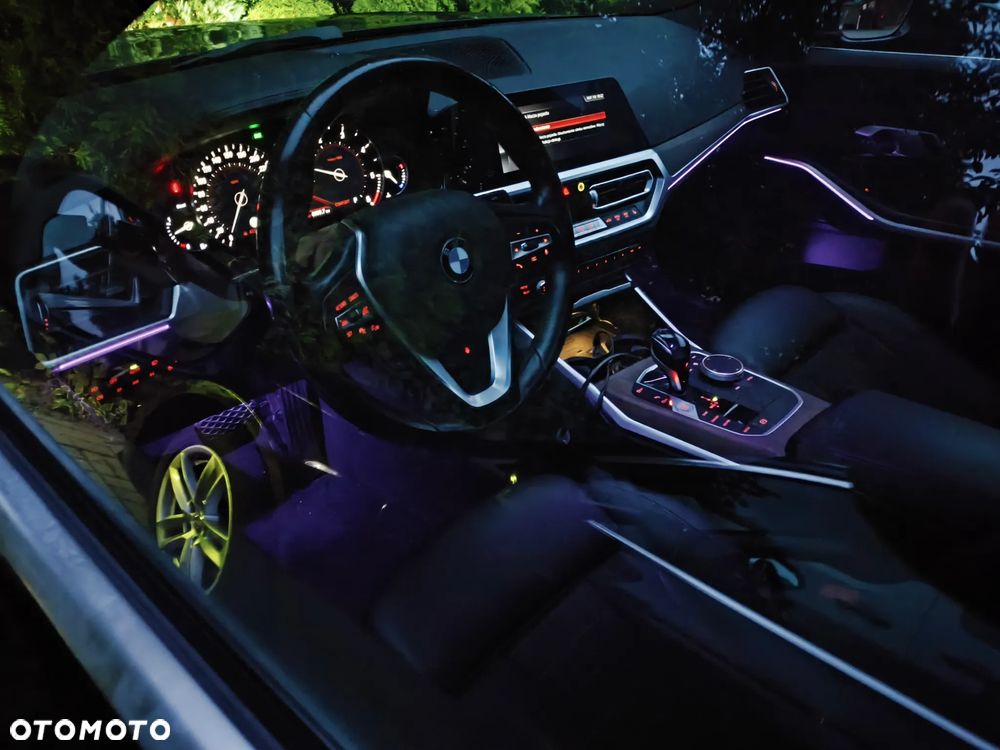 BMW Seria 3 318d Edition Luxury Line Purity - 24