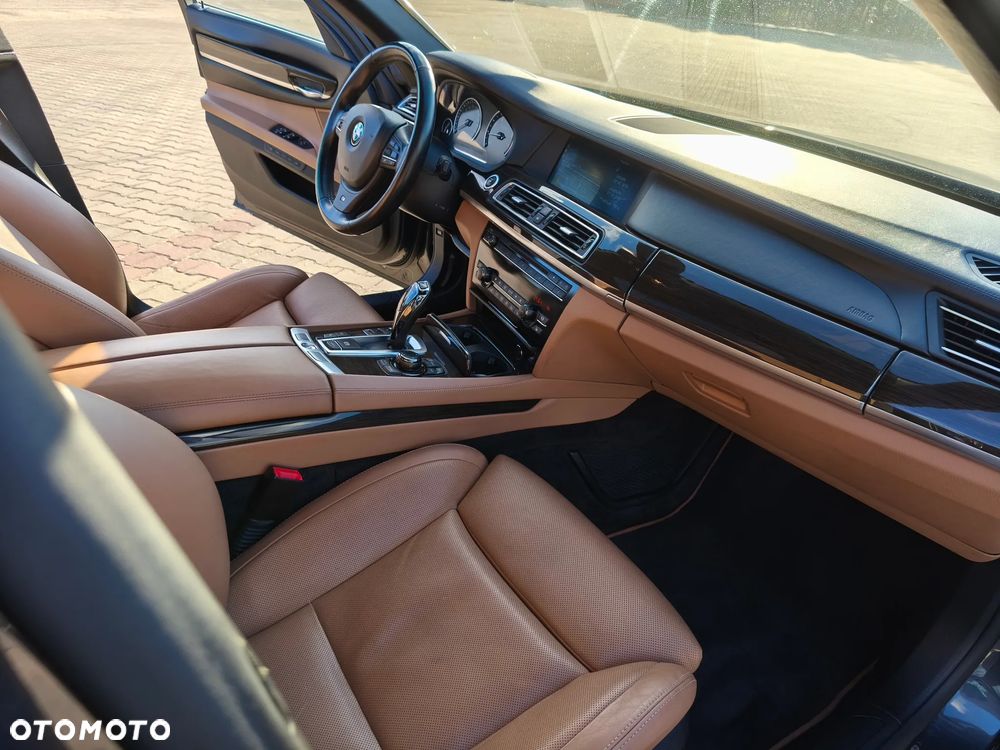 BMW Seria 7 750Li - 25