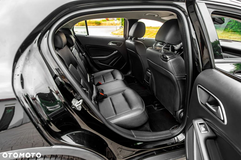 Mercedes-Benz GLA 250 4Matic 7G-DCT Activity Edition - 10