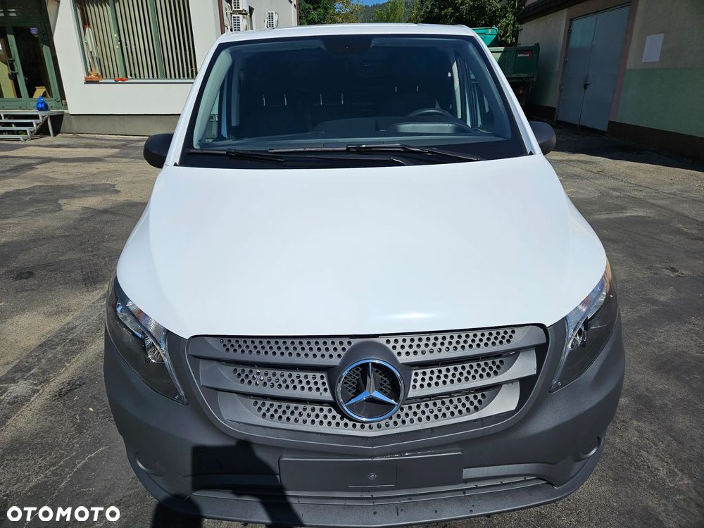 Mercedes-Benz Vito 4matic automat 4x4 erej.04 2023 long klima navi 3osobowy fvat23% - 7