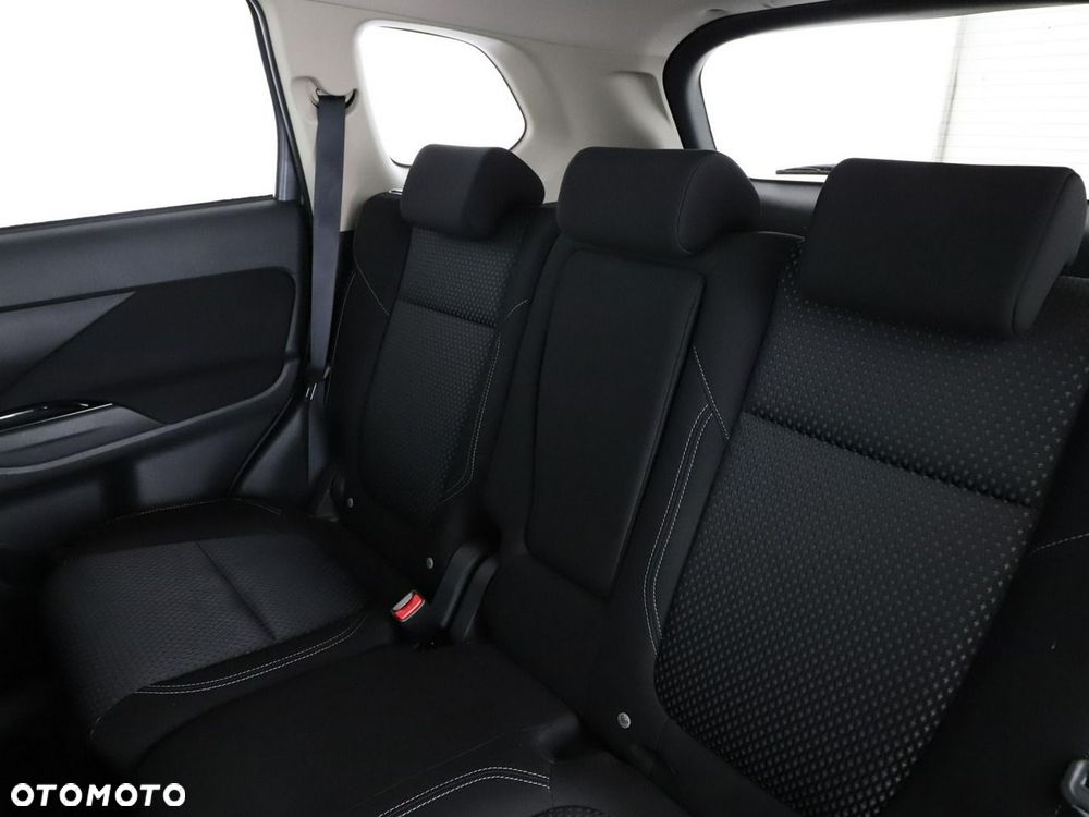 Mitsubishi Outlander 2.4 4WD - 18