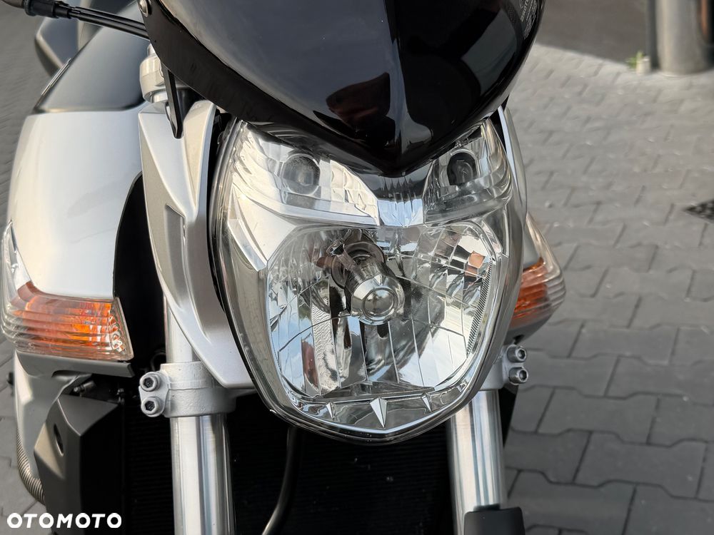 Suzuki GSR - 18