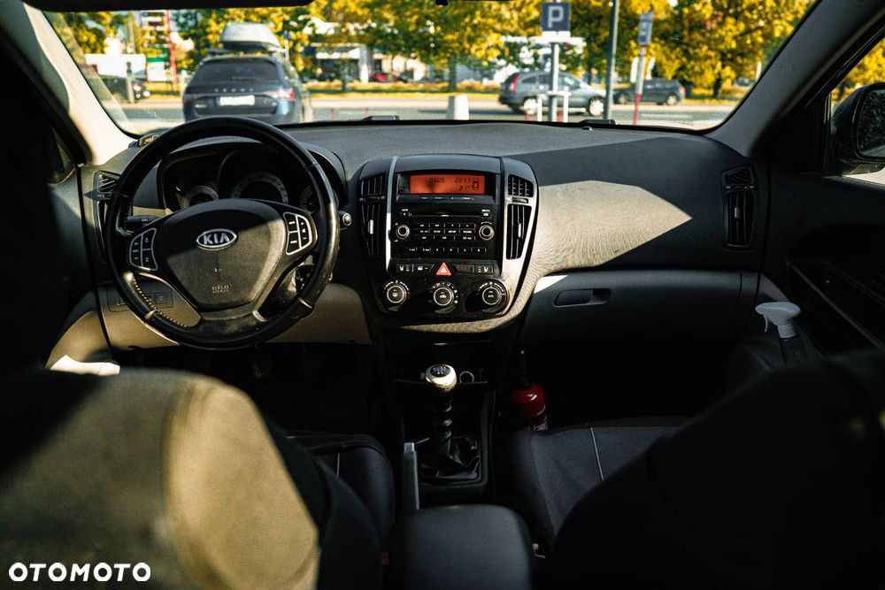 Kia Ceed - 28