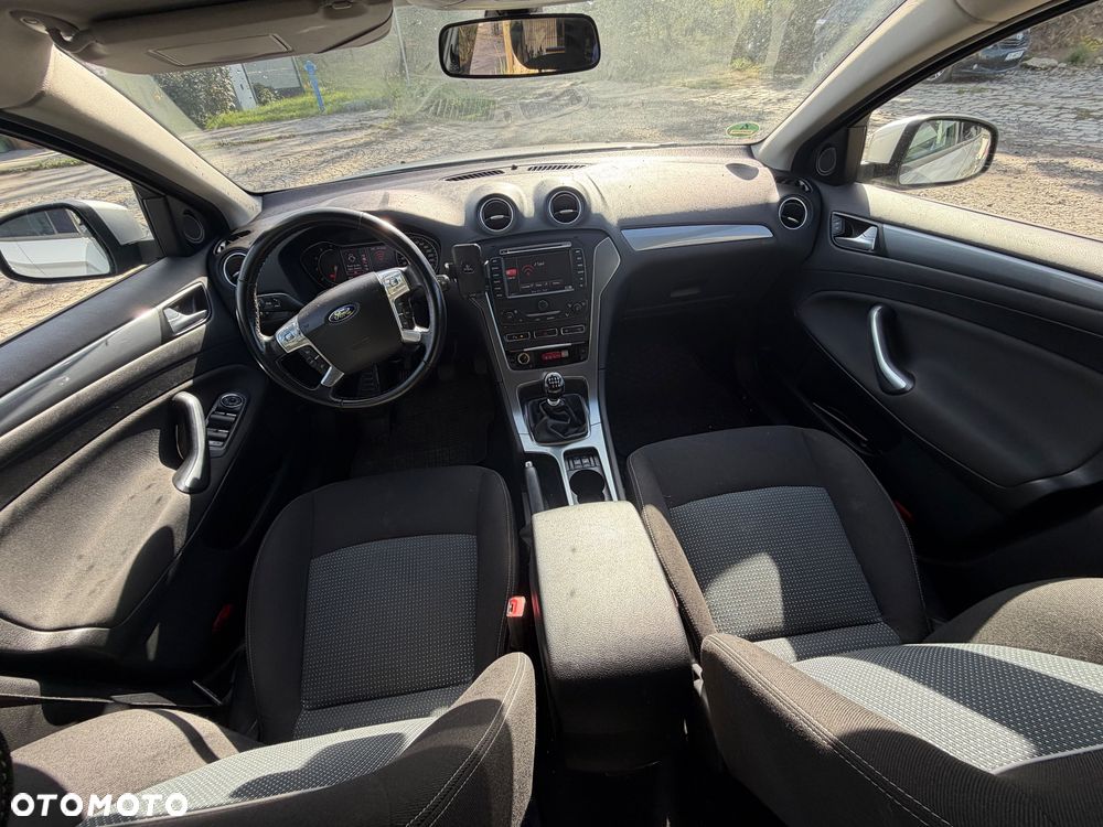 Ford Mondeo 2.0 TDCi Ambiente - 14
