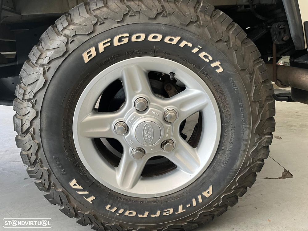 Land Rover Defender 90 2.5 TD5 Metal Top - 18