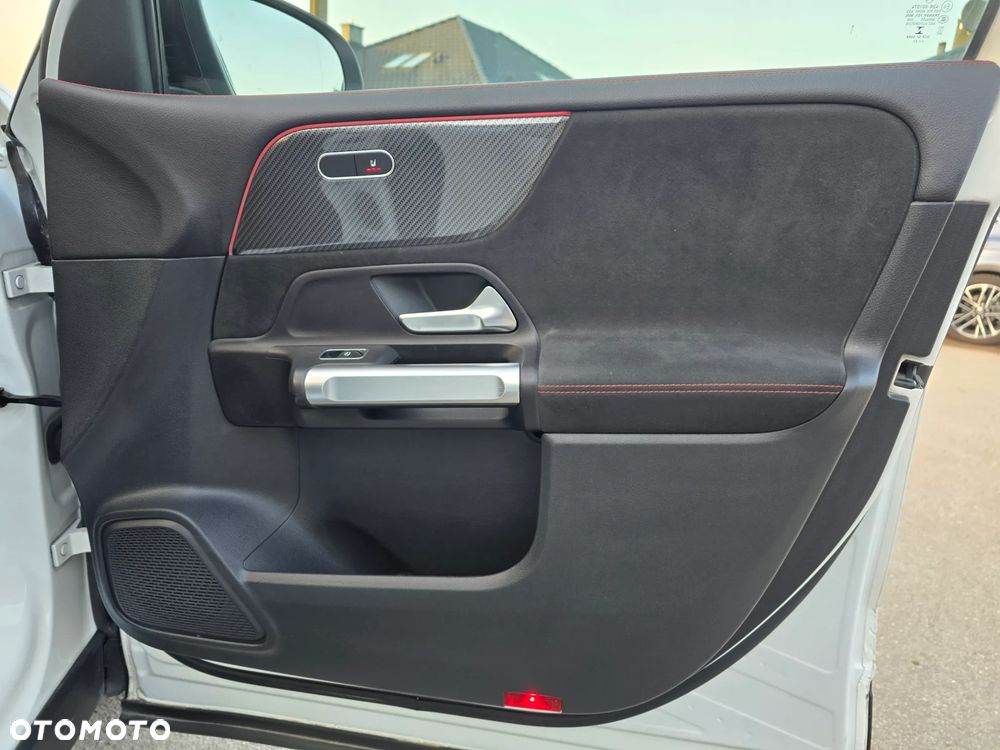 Mercedes-Benz GLB 200 d 4-Matic AMG Line 8G-DCT - 19