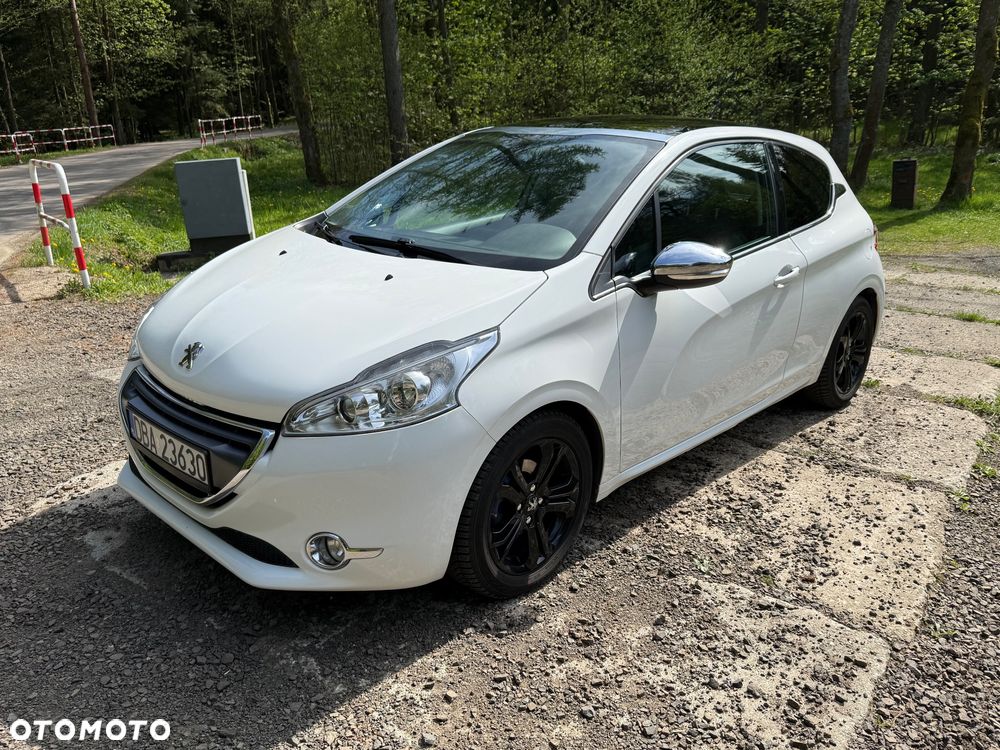 Peugeot 208 - 1
