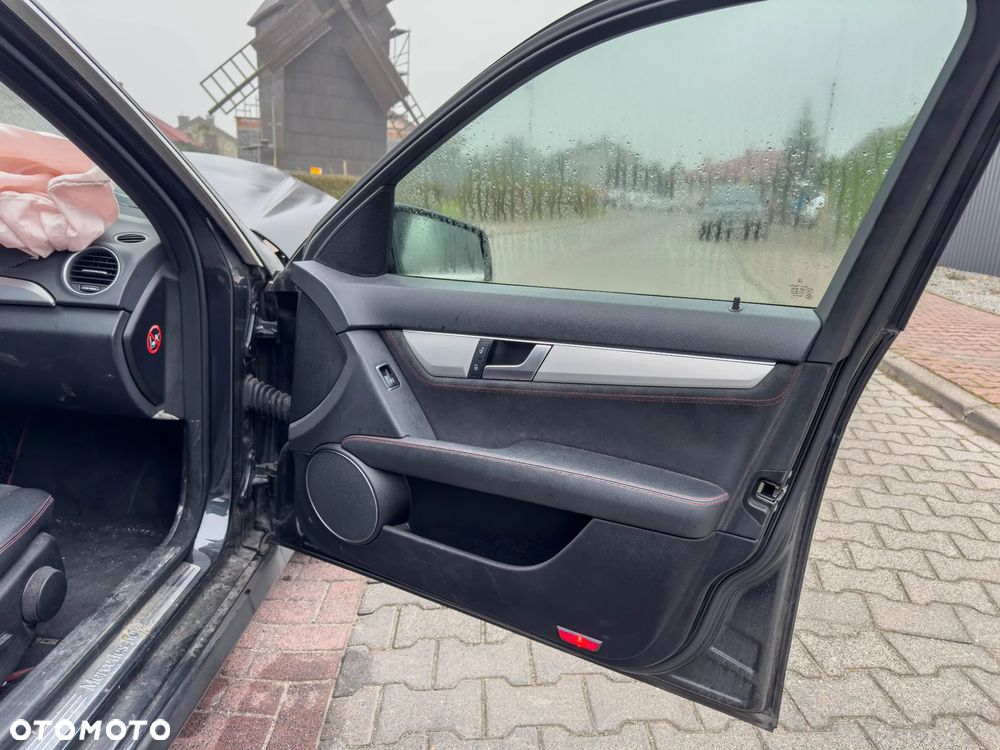 Mercedes-Benz Klasa C 220 CDI DPF Automatik Avantgarde - 16
