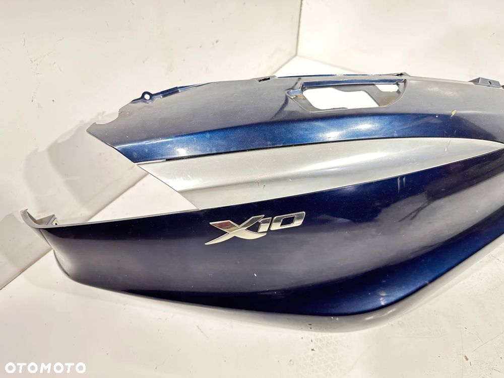 Boczek tył prawy Piaggio X10 125 - 2