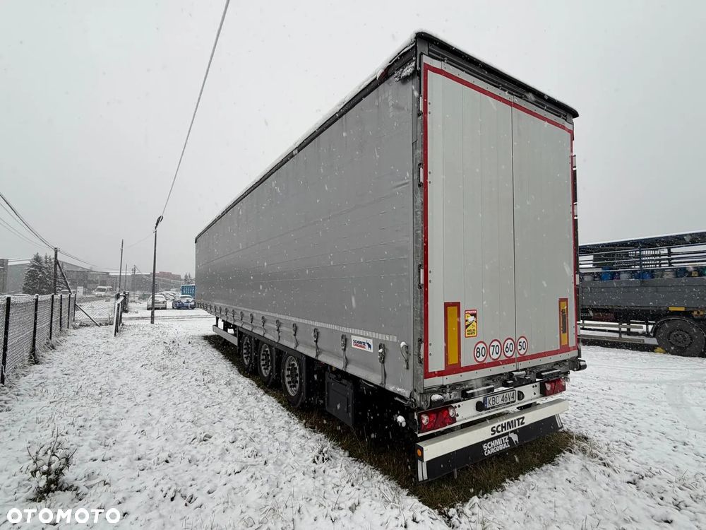 Schmitz Cargobull SCS MB Varios - koła 385/55 R22,5 - 3