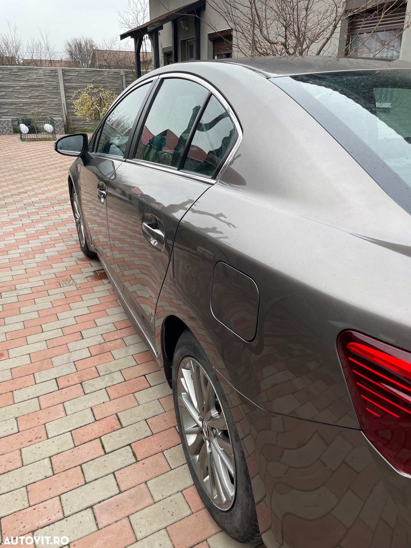 Toyota Avensis 2.0 D-4D Executive - 6