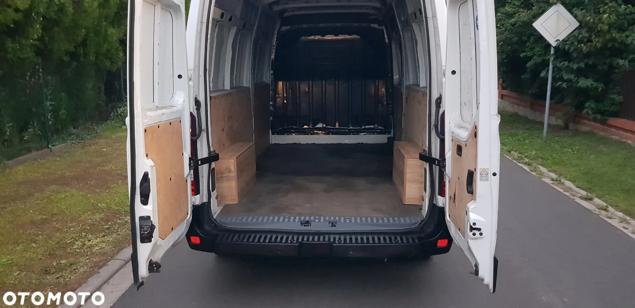 Nissan NV 400 - 30