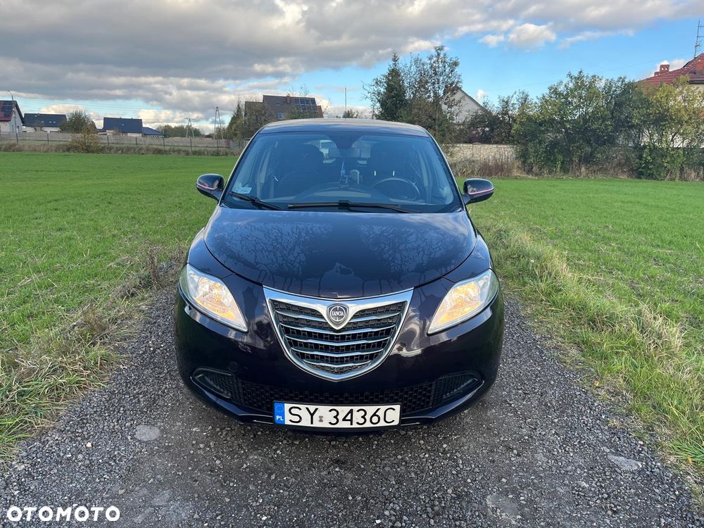 Lancia Ypsilon - 10