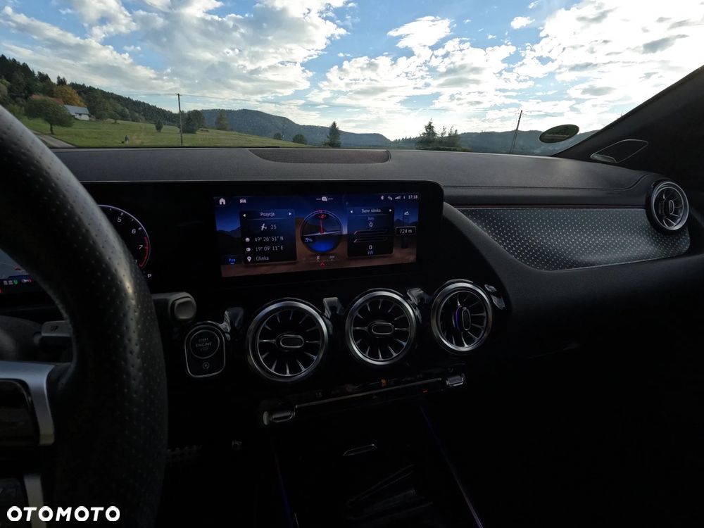 Mercedes-Benz GLA - 24