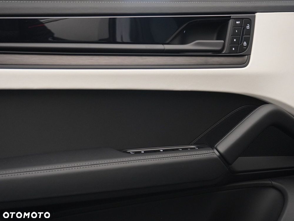 Porsche Cayenne E-Hybrid PHEV Black Edition - 23