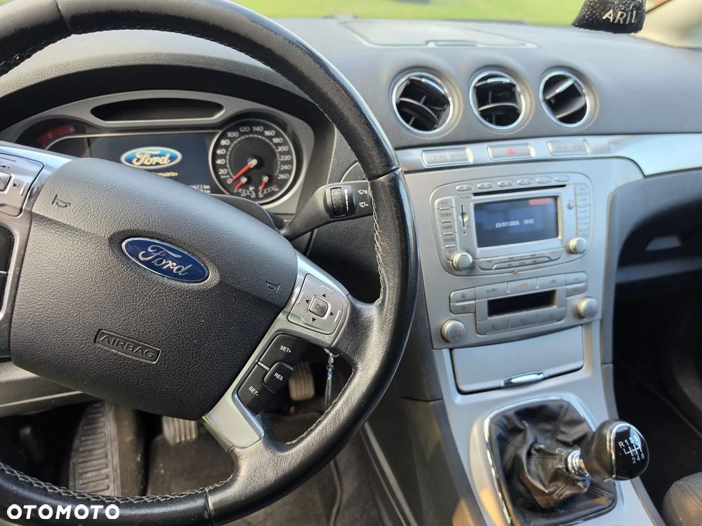 Ford S-Max - 12