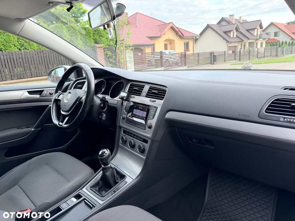 Volkswagen Golf - 6